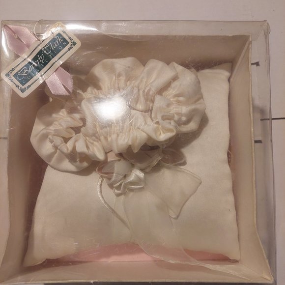 Pillow and garter - Picture 2 of 11